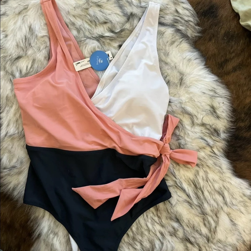 Cupshe XXL one piece Brazilian swimsuit v neck low back navy blue, white & pink